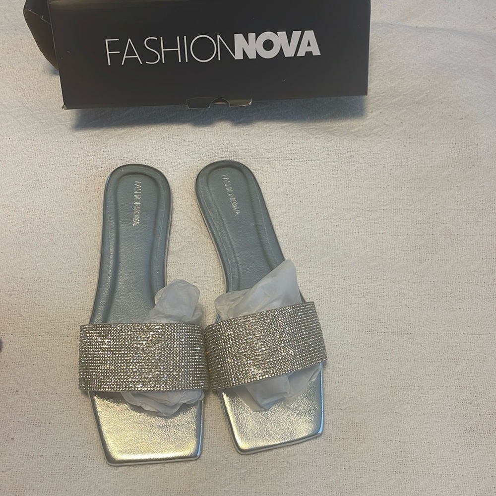Stunning silver jeweled sandal square toe rhinestones silver flats size 11